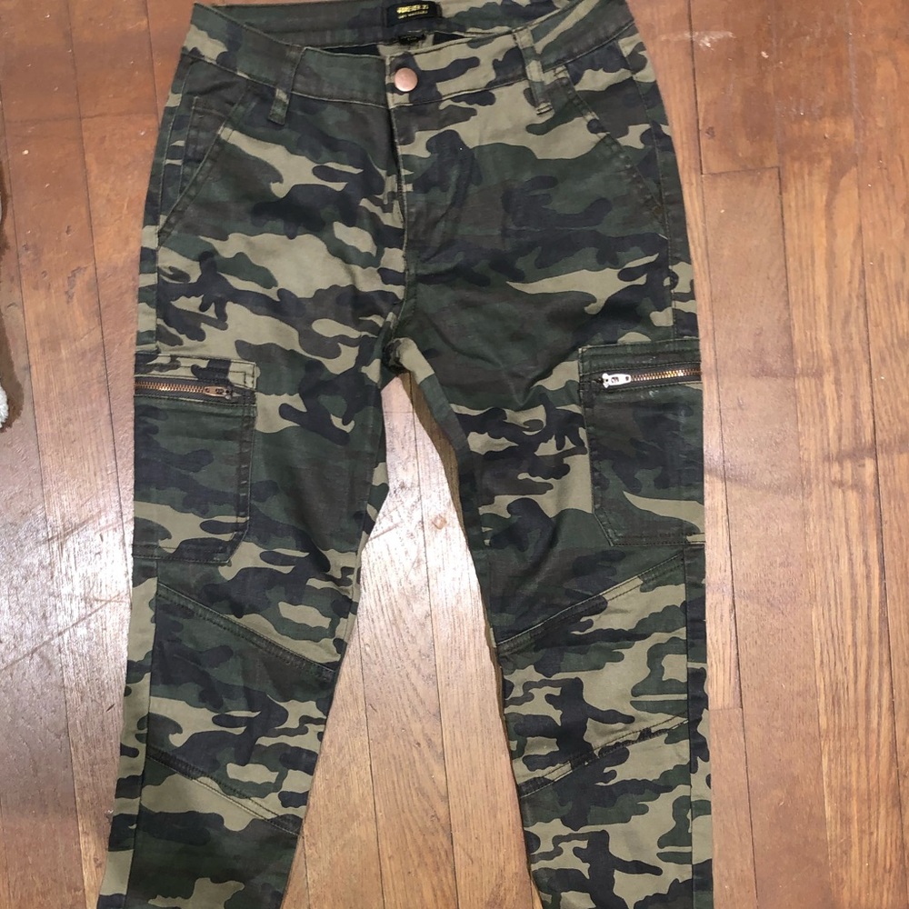 Stretchy camo jeans